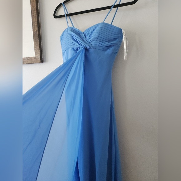 David's Bridal Sweetheart Neckline Chiffon Strapless Bridesmaids Dress - Picture 4 of 7